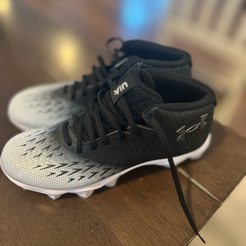 Under Armour Men’s Black and White Football Cleats